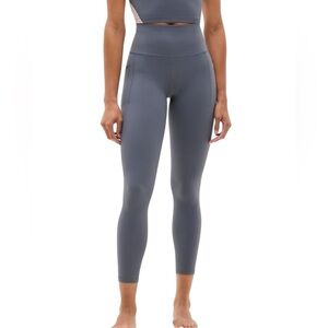 Athleta - Salutation Stash Pocket II 7/8 Leggings Sz M